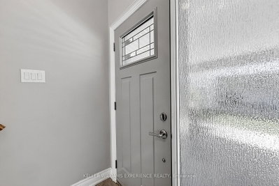 29 Collete Crescent • Barrie, ON photo 4