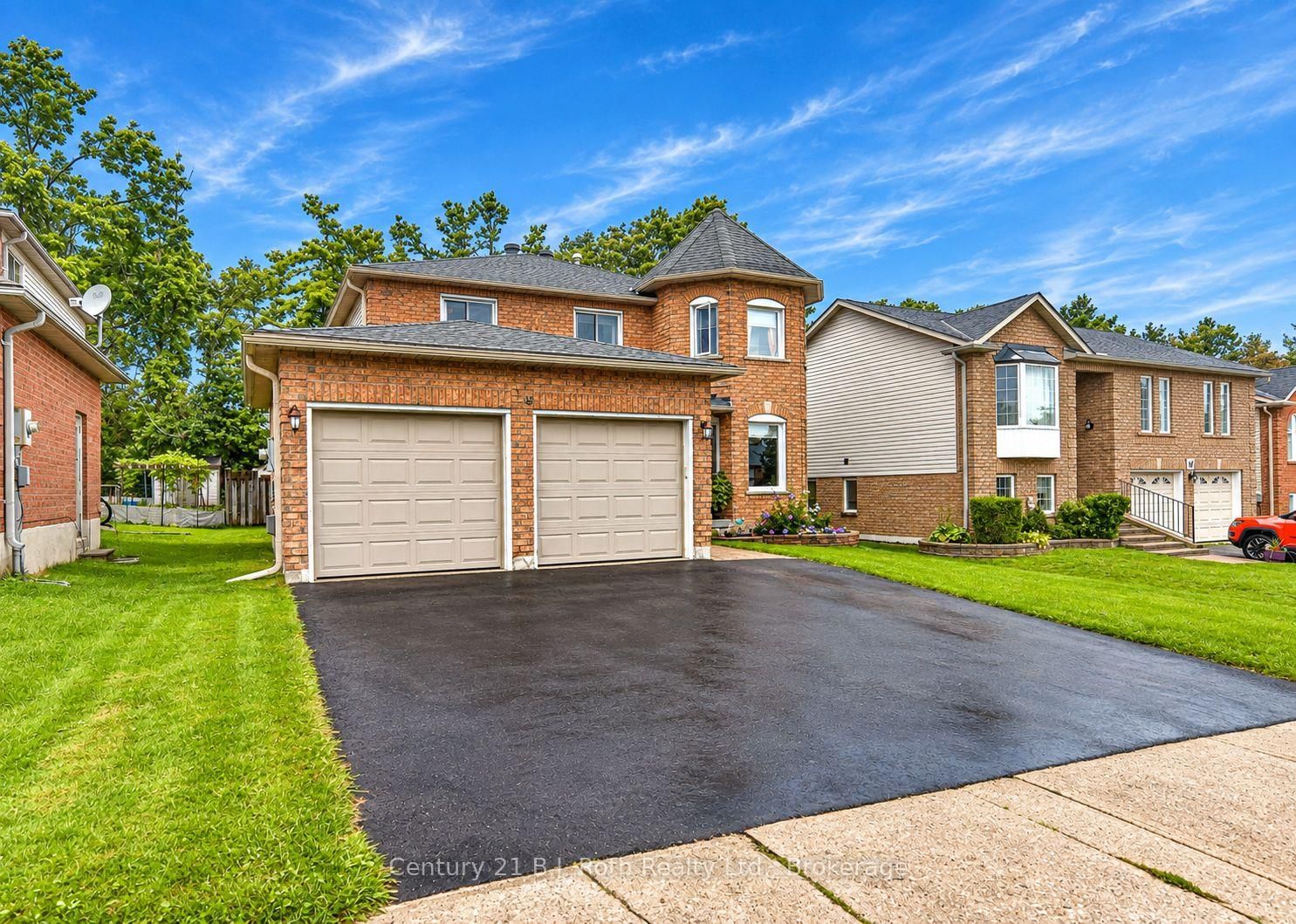 16 Frontier Avenue • Orillia, ON photo 2