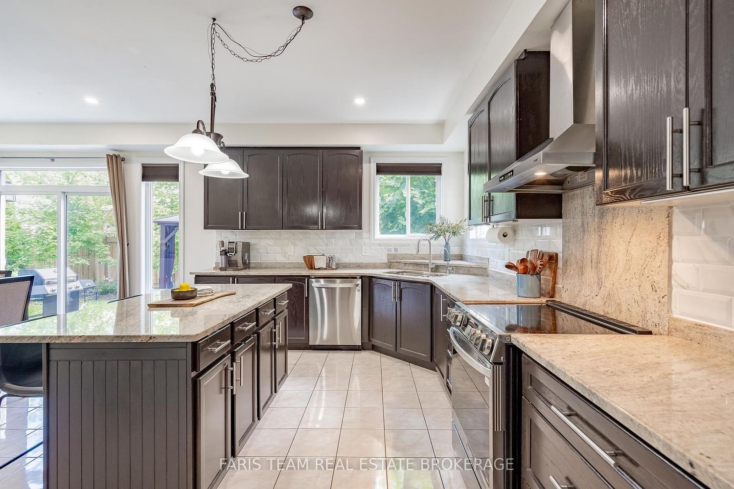 31 The Queensway • Barrie, ON photo 12