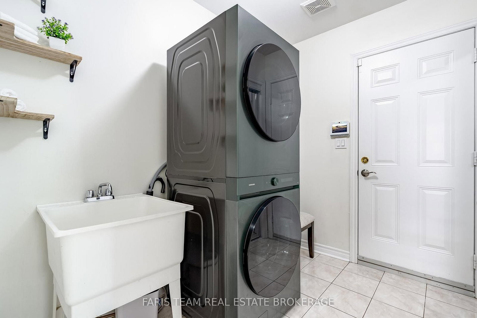 31 The Queensway • Barrie, ON photo 21
