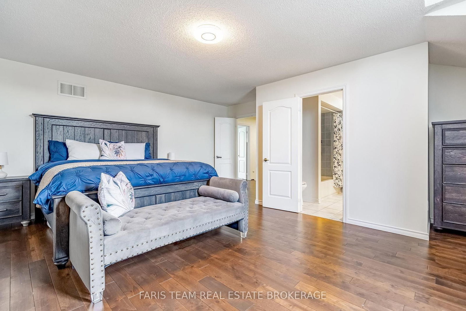 31 The Queensway • Barrie, ON photo 27