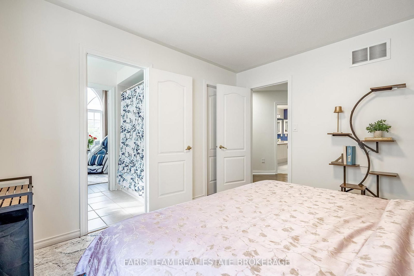 31 The Queensway • Barrie, ON photo 31