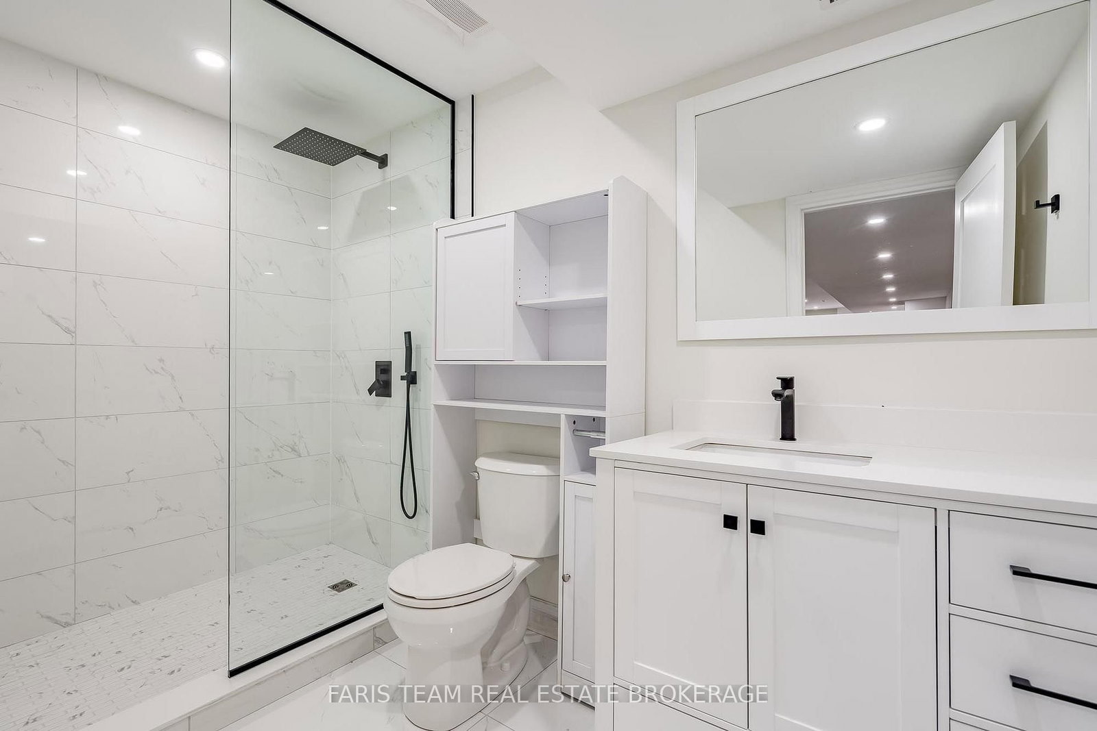 31 The Queensway • Barrie, ON photo 38