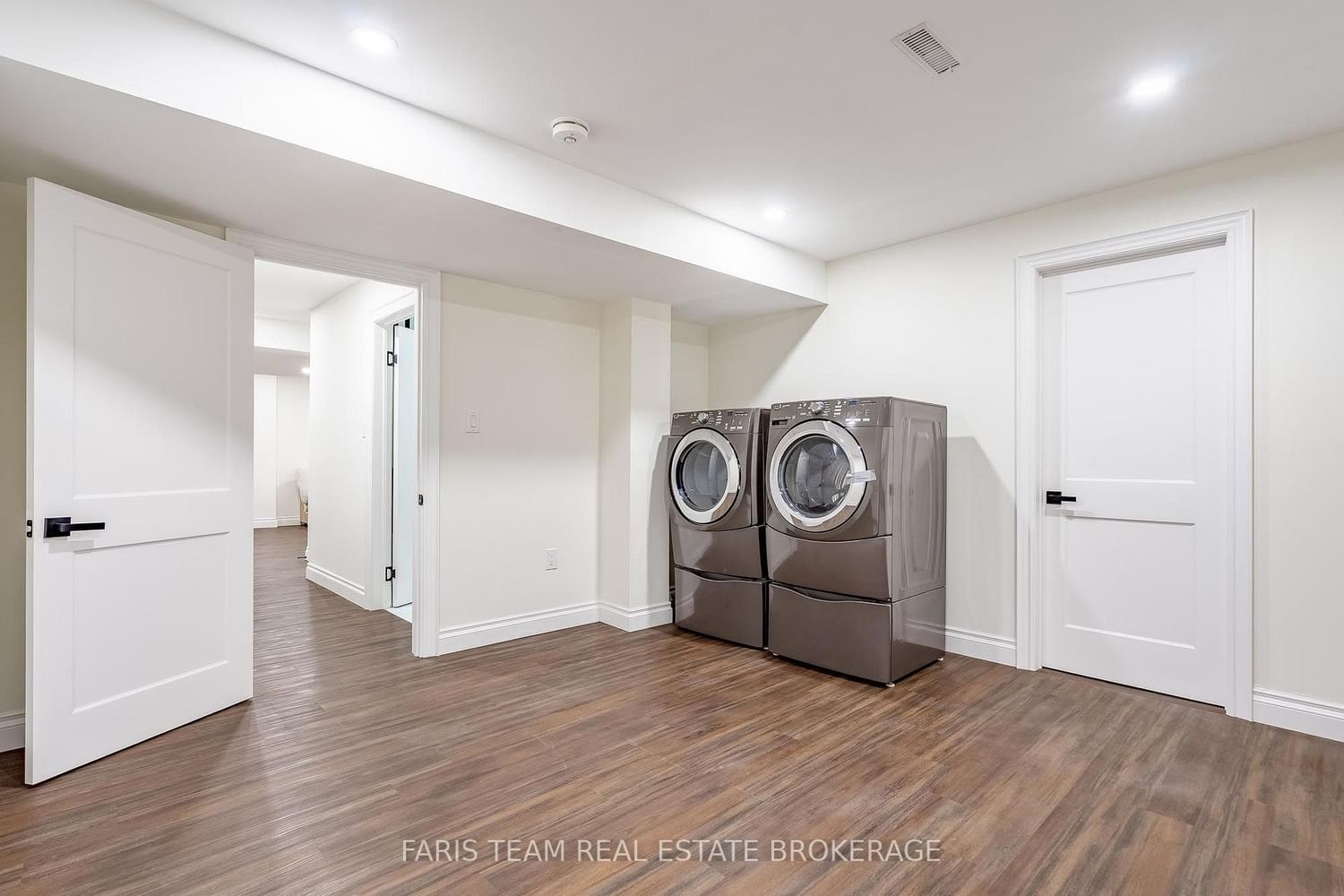 31 The Queensway • Barrie, ON photo 39