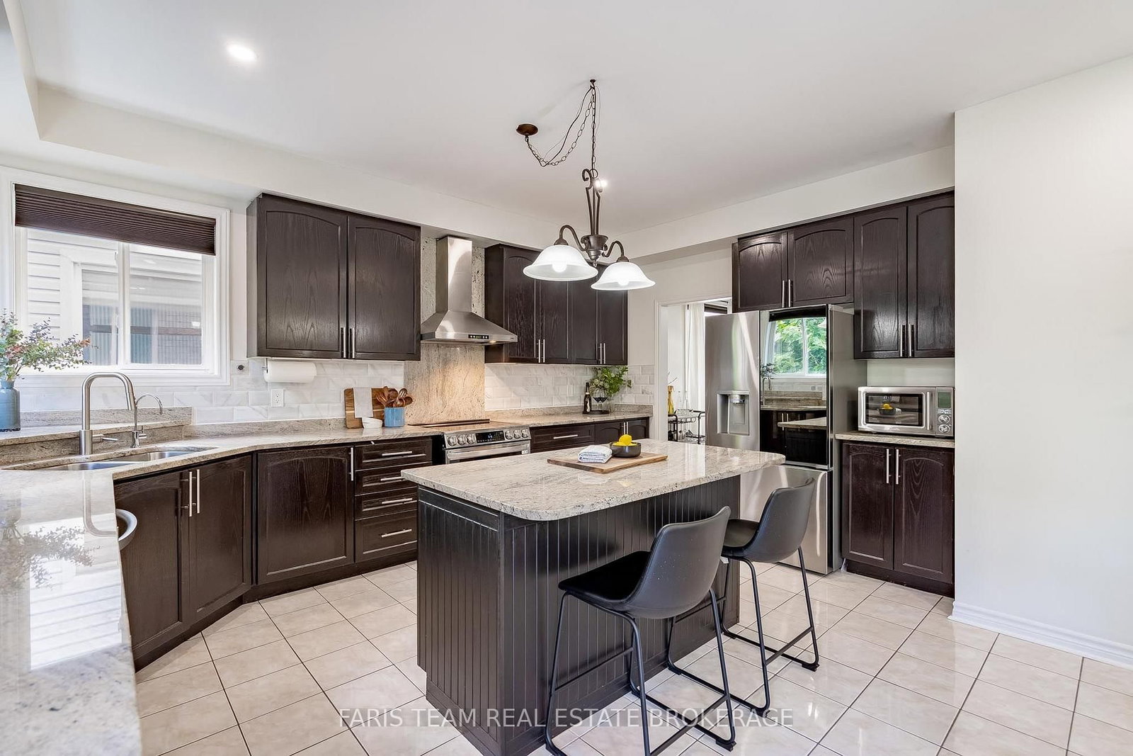 31 The Queensway • Barrie, ON photo 8