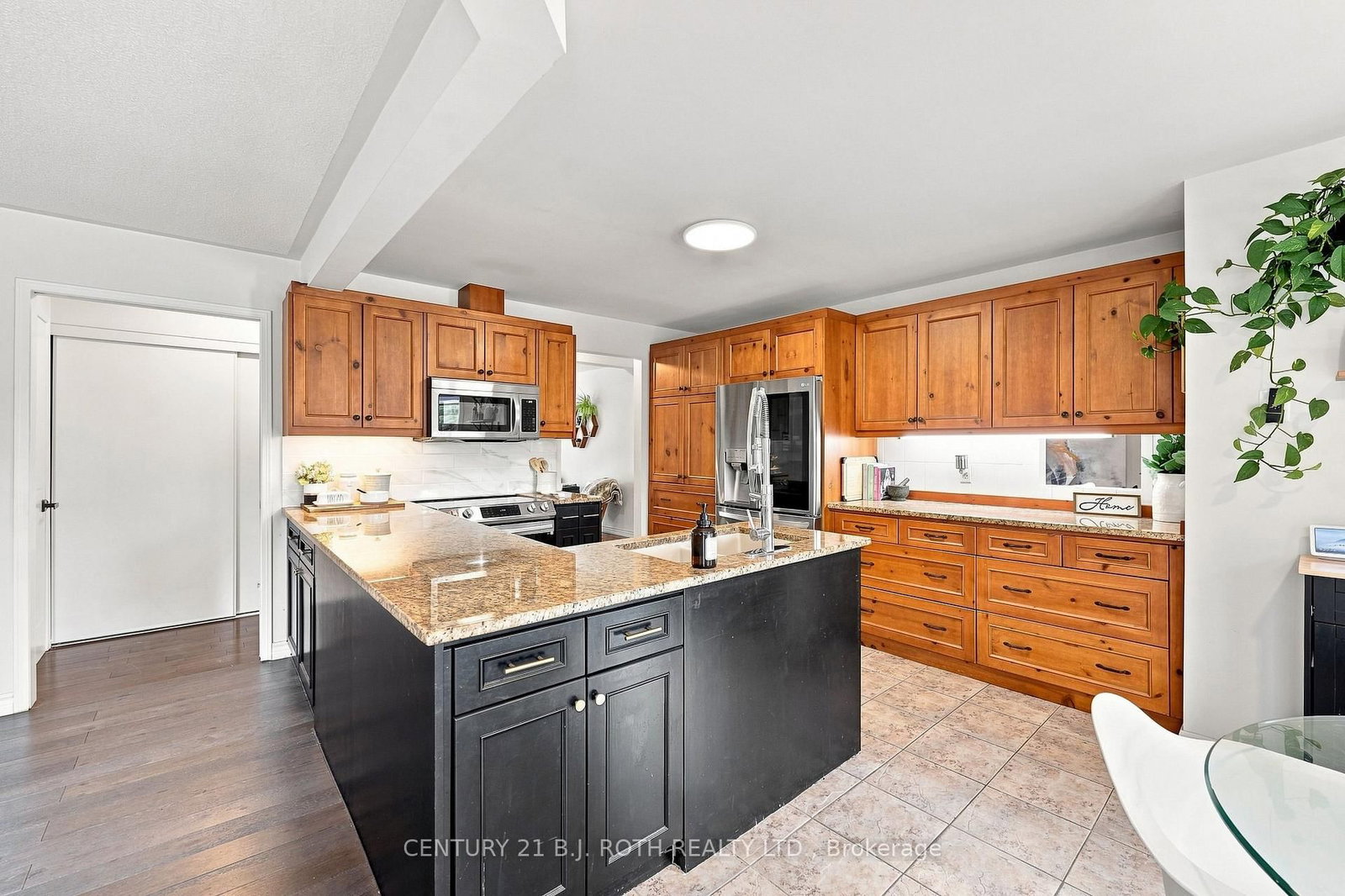 3 Dean Court • Wasaga Beach, ON photo 9