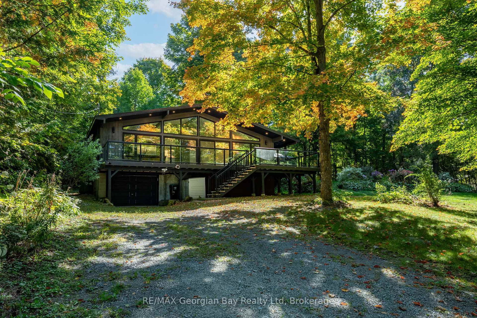 1745 Twin Oaks Crescent • Severn, ON photo 1