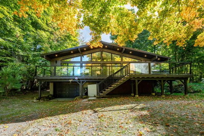 1745 Twin Oaks Crescent • Severn, ON photo 2