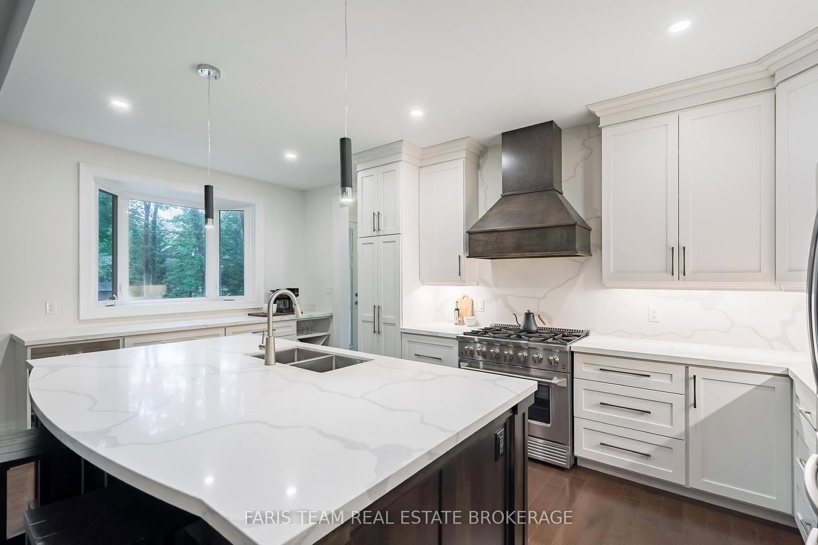 34 Oakwood Avenue • Tiny, ON photo 10