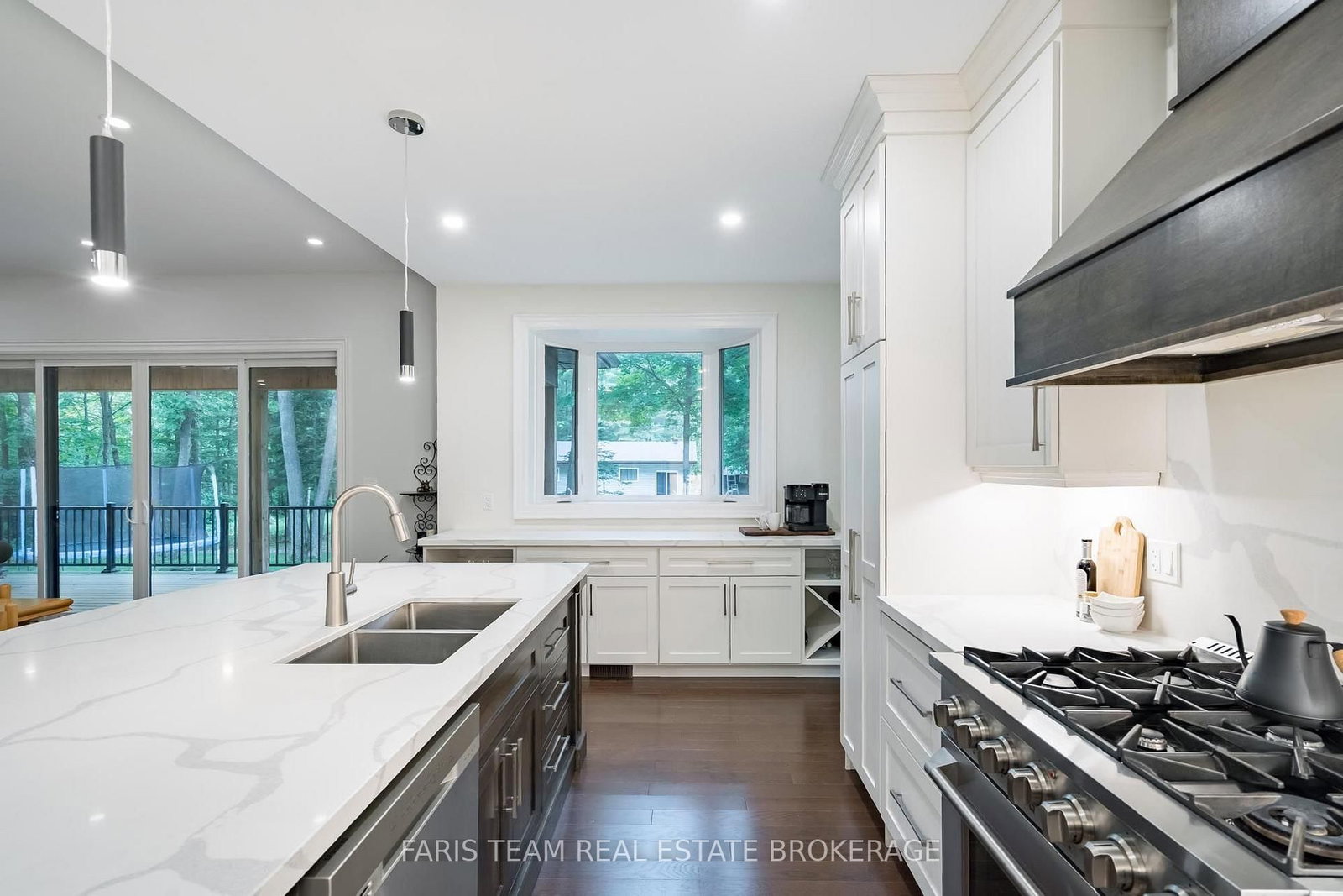 34 Oakwood Avenue • Tiny, ON photo 11
