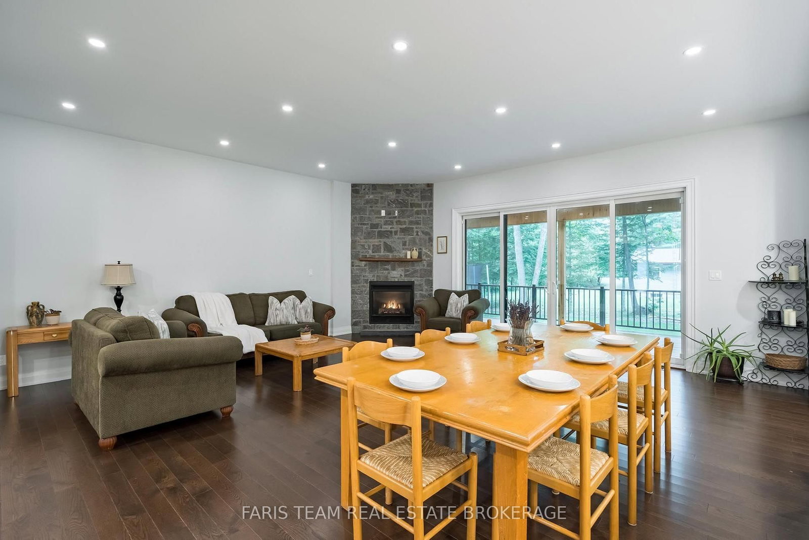 34 Oakwood Avenue • Tiny, ON photo 12