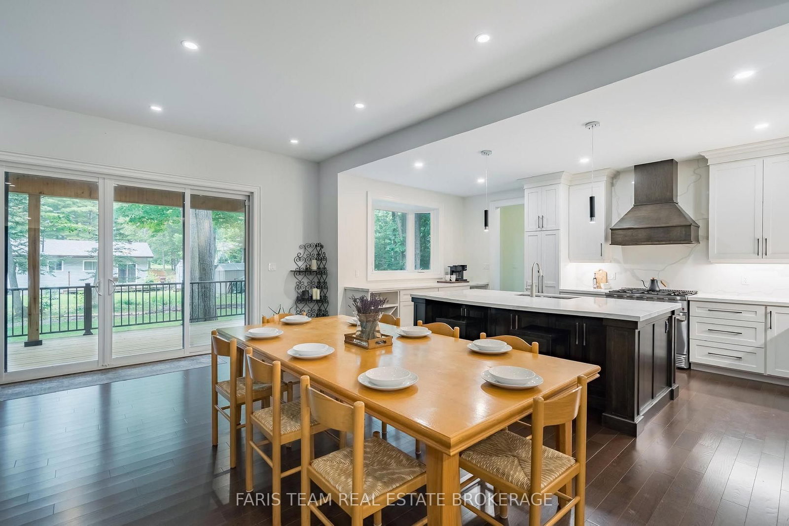 34 Oakwood Avenue • Tiny, ON photo 13