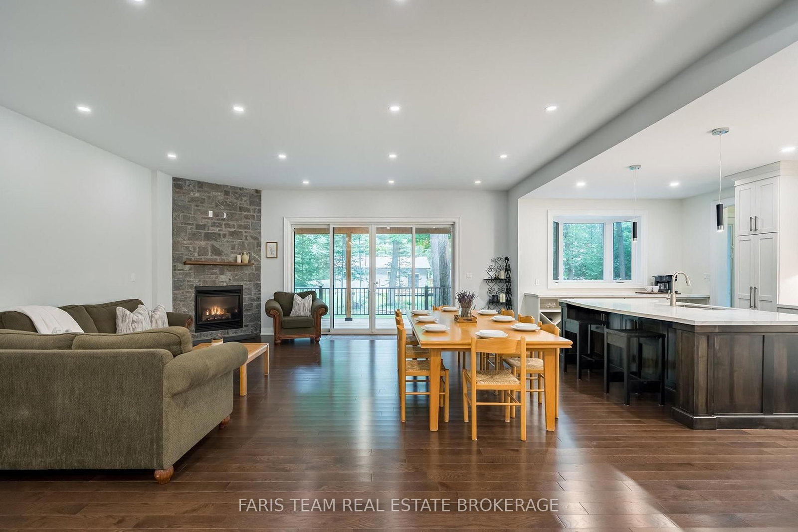 34 Oakwood Avenue • Tiny, ON photo 15