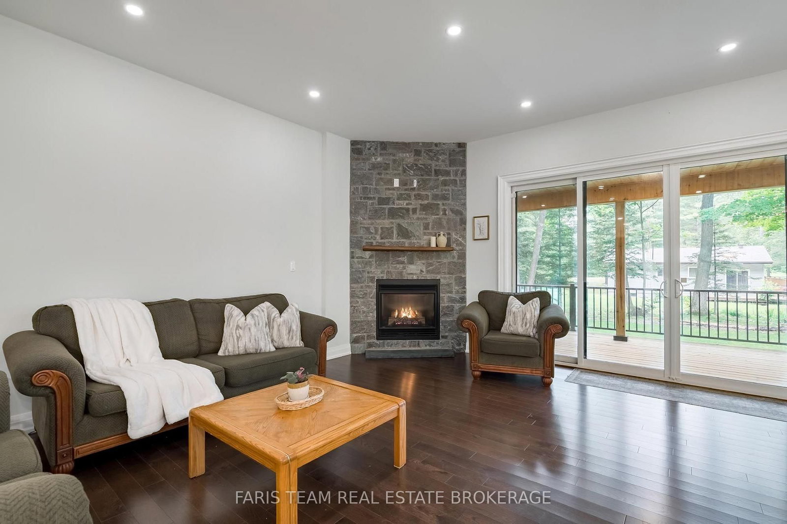 34 Oakwood Avenue • Tiny, ON photo 17