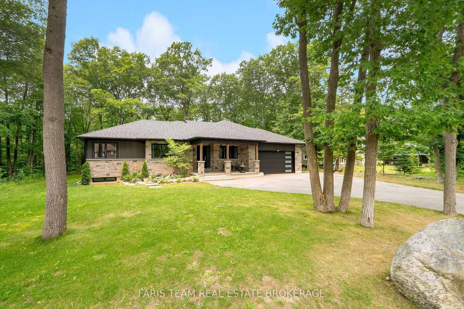 34 Oakwood Avenue • Tiny, ON photo 2