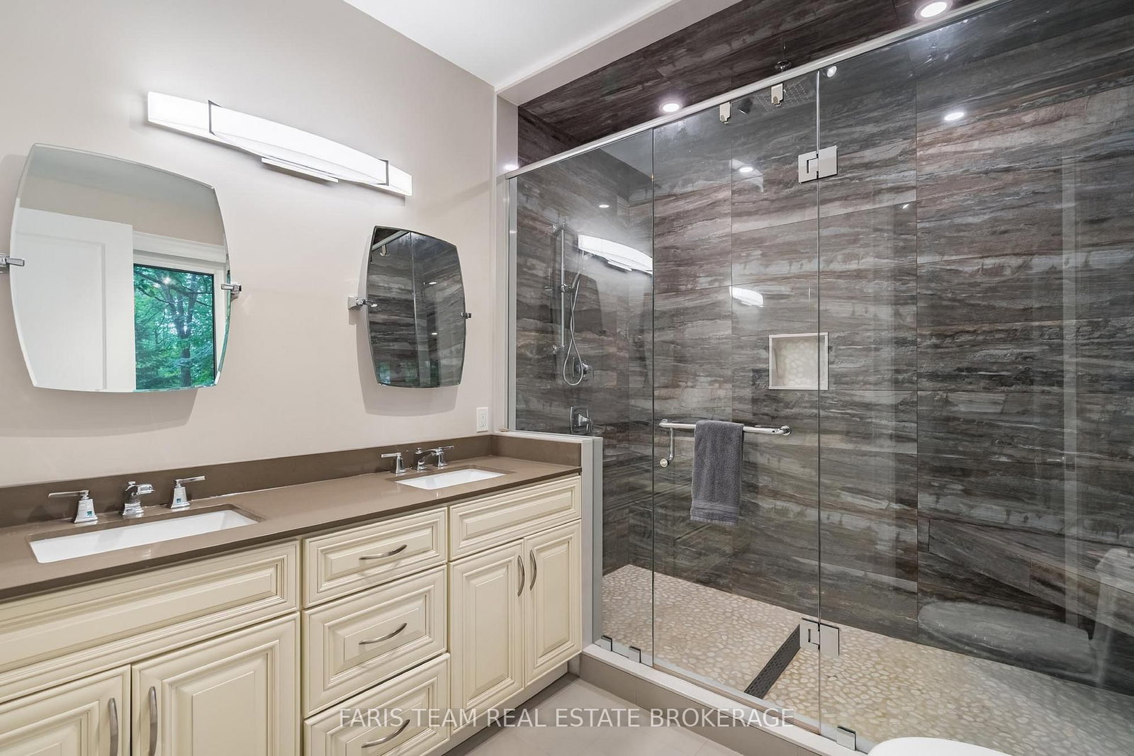 34 Oakwood Avenue • Tiny, ON photo 21