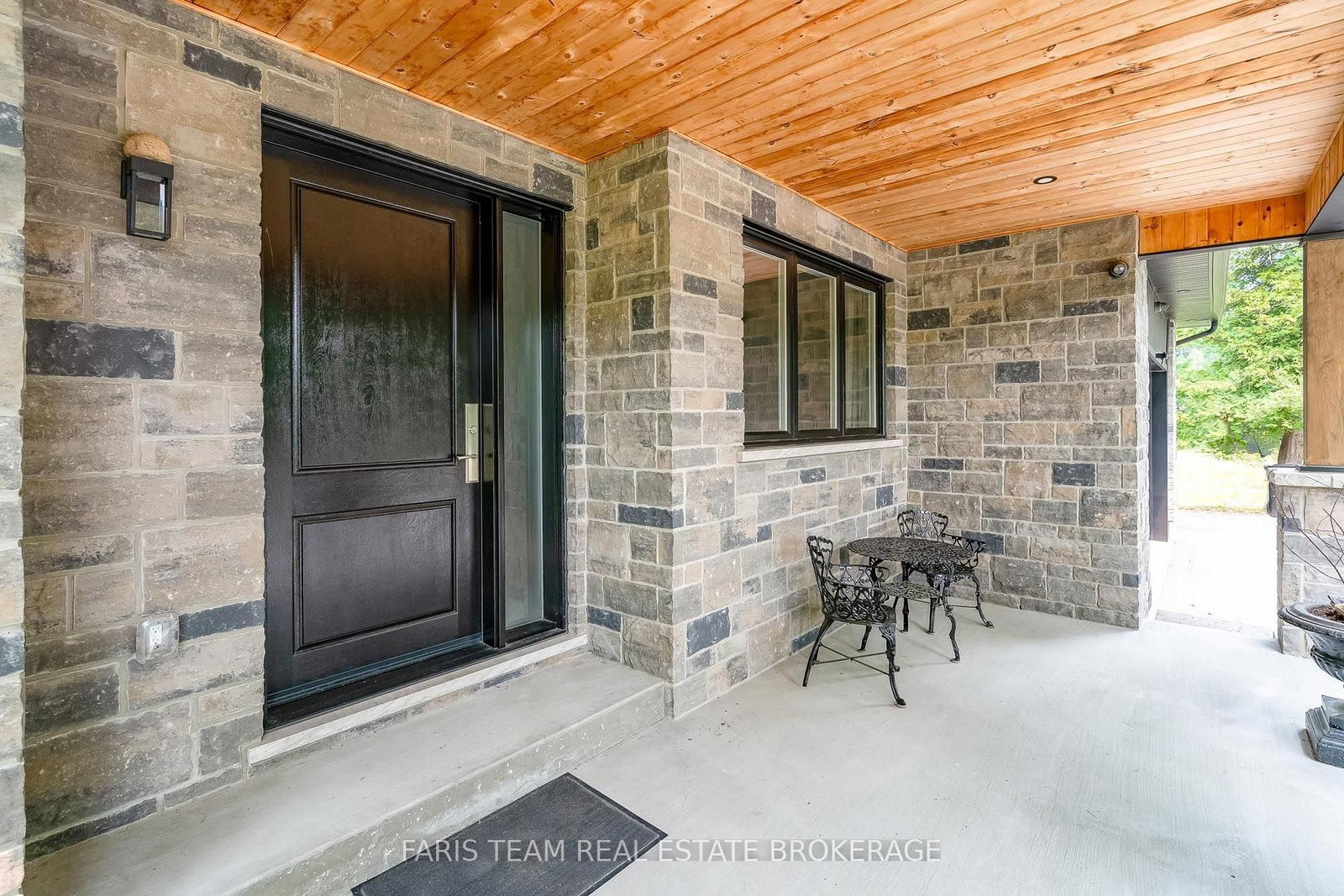 34 Oakwood Avenue • Tiny, ON photo 4