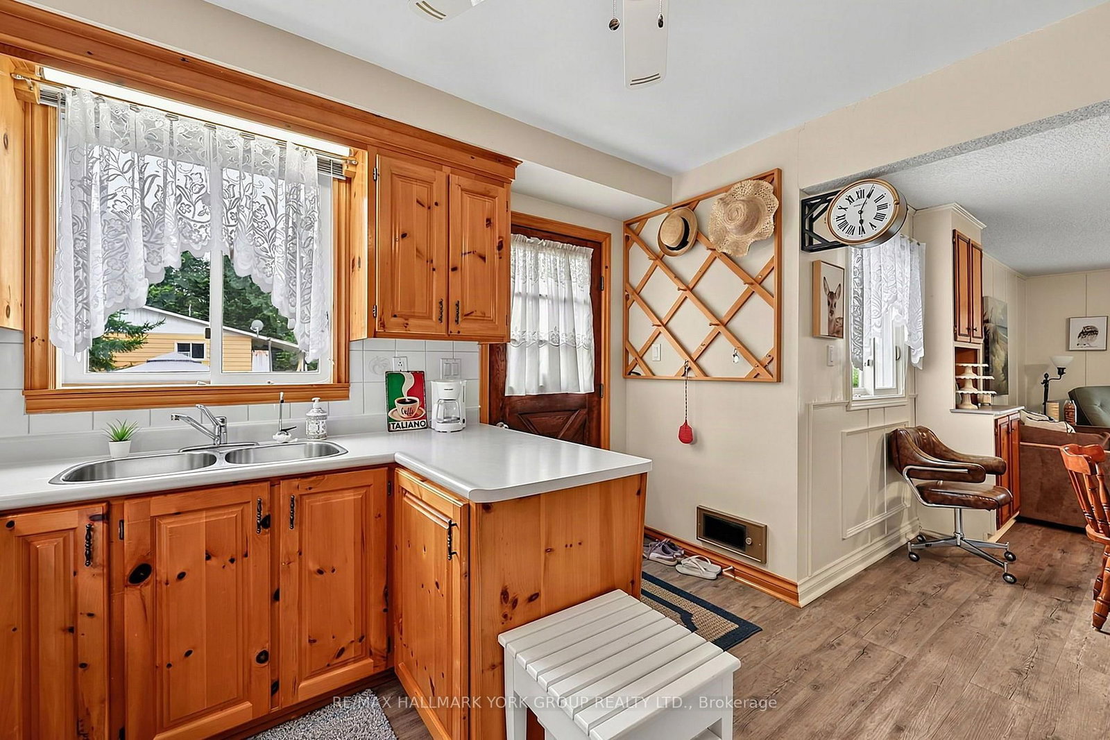 1085 River Road E • Wasaga Beach, ON photo 11