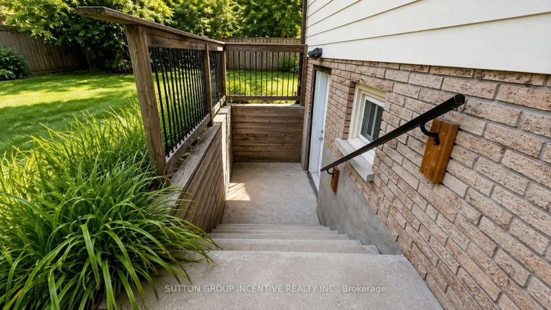 35 Davies Crescent