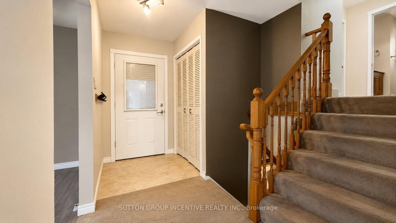 35 Davies Cres photo 4