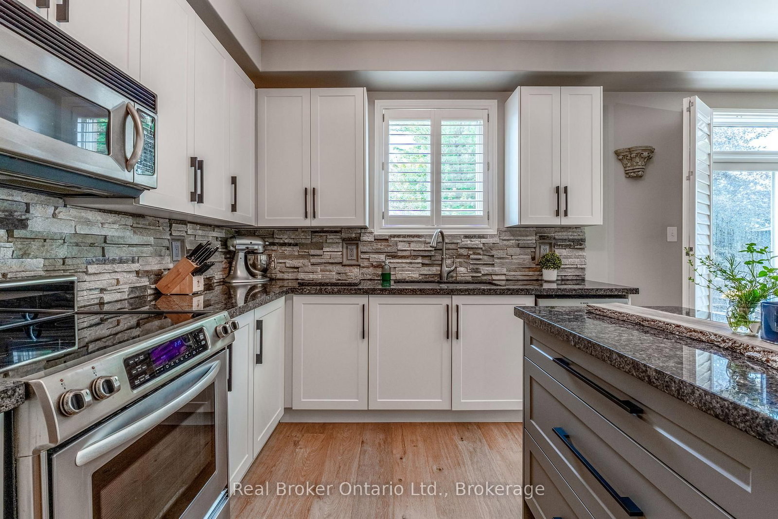 50 The Queensway • Barrie, ON photo 17