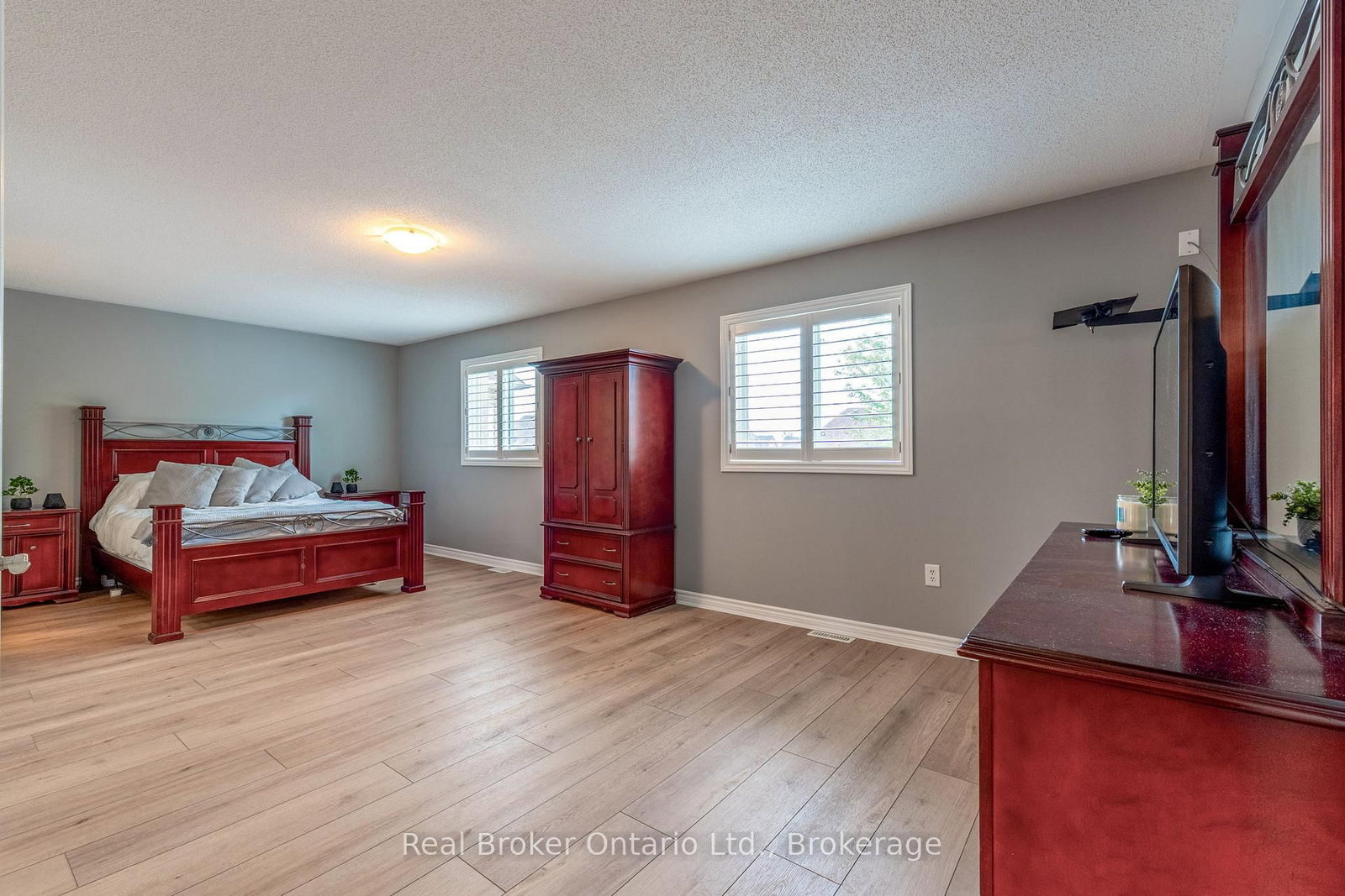 50 The Queensway • Barrie, ON photo 18