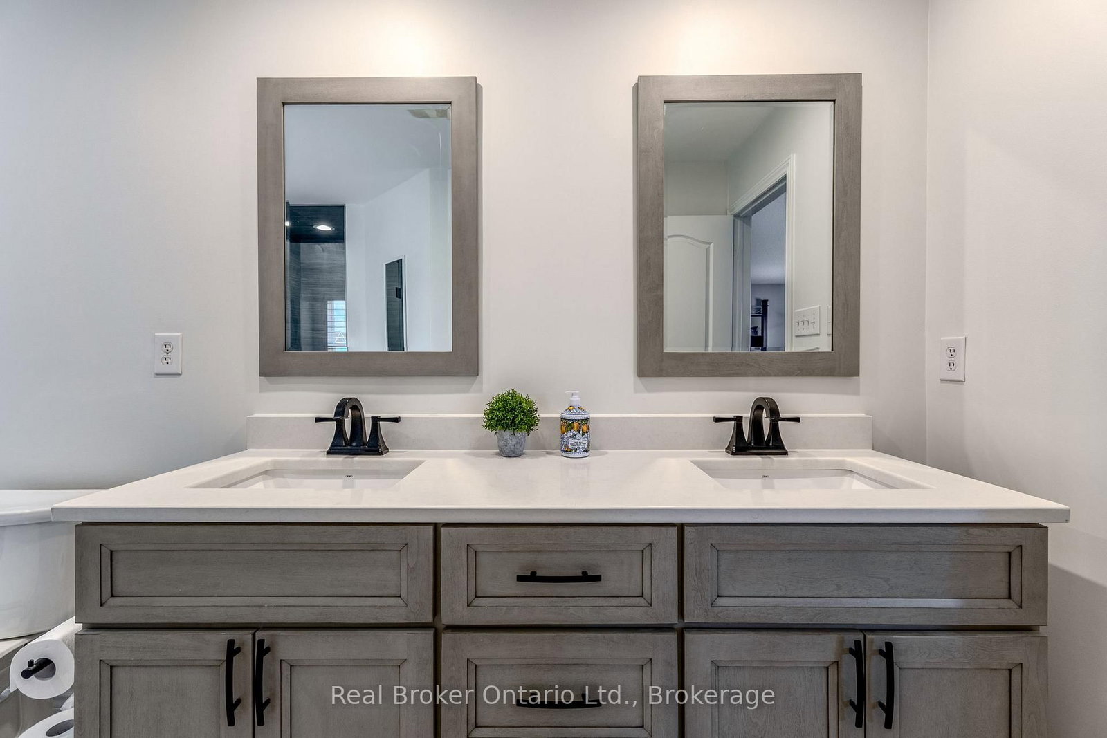 50 The Queensway • Barrie, ON photo 21