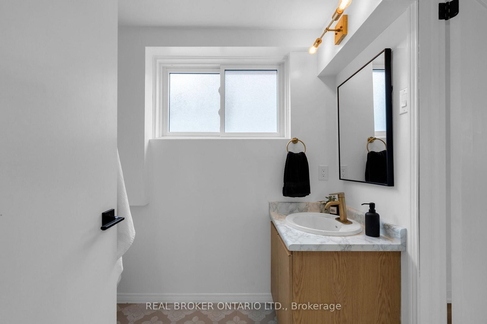 15 Buchanan Street • Barrie, ON photo 36