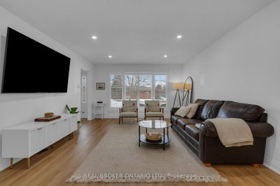 15 Buchanan Street • Barrie, ON photo 6