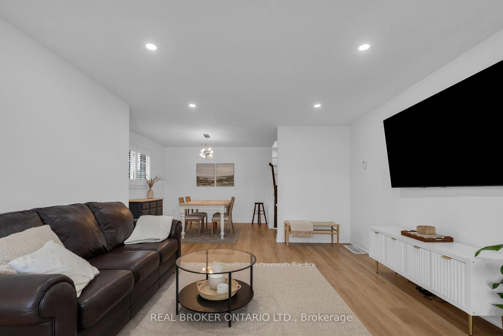 15 Buchanan Street • Barrie, ON photo 8