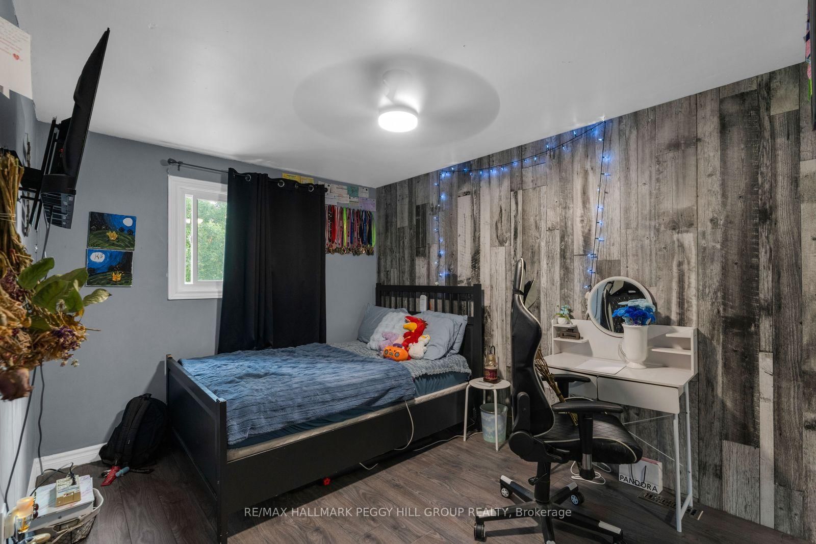 211 Hickling Trail • Barrie, ON photo 11