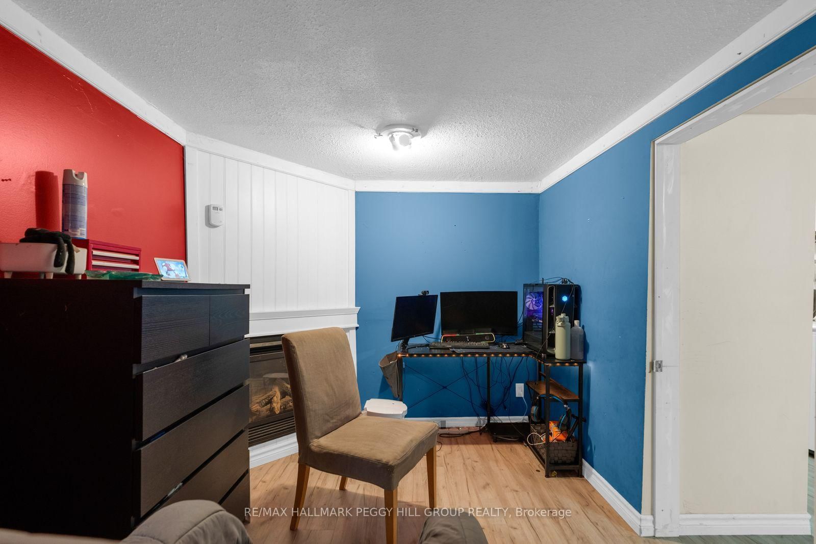 211 Hickling Trail • Barrie, ON photo 14