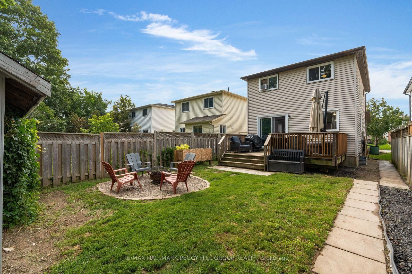 211 Hickling Trail • Barrie, ON photo 17