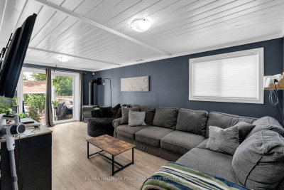 211 Hickling Trail • Barrie, ON photo 4