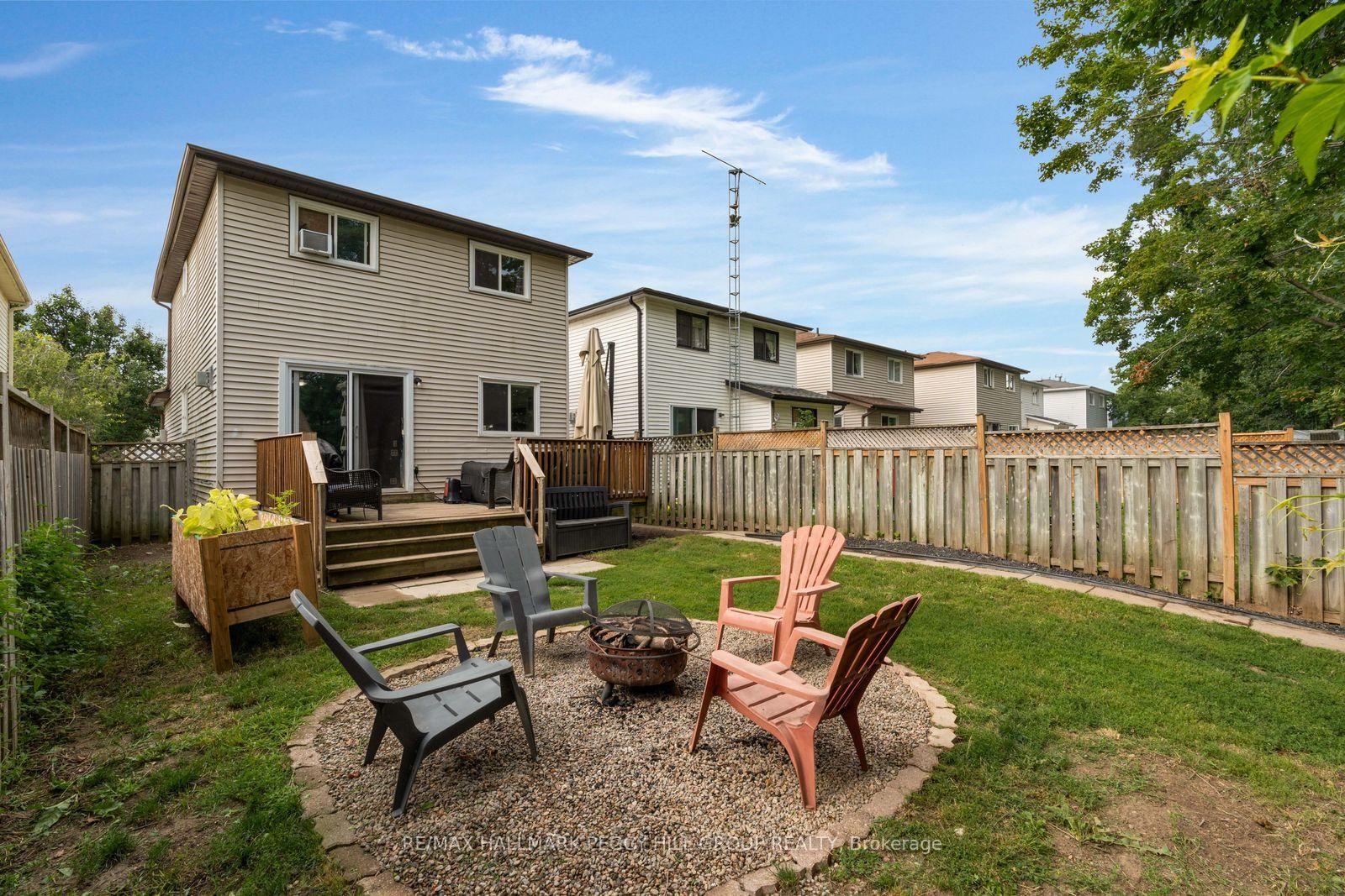 211 Hickling Trail • Barrie, ON photo 5