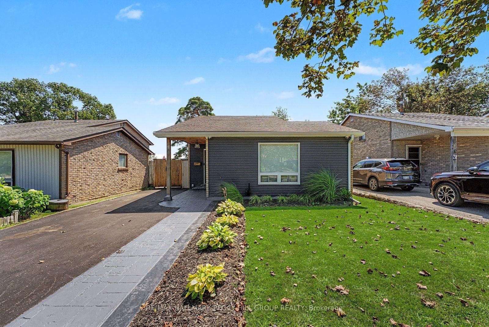 29 Shelley Lane • Barrie, ON photo 2