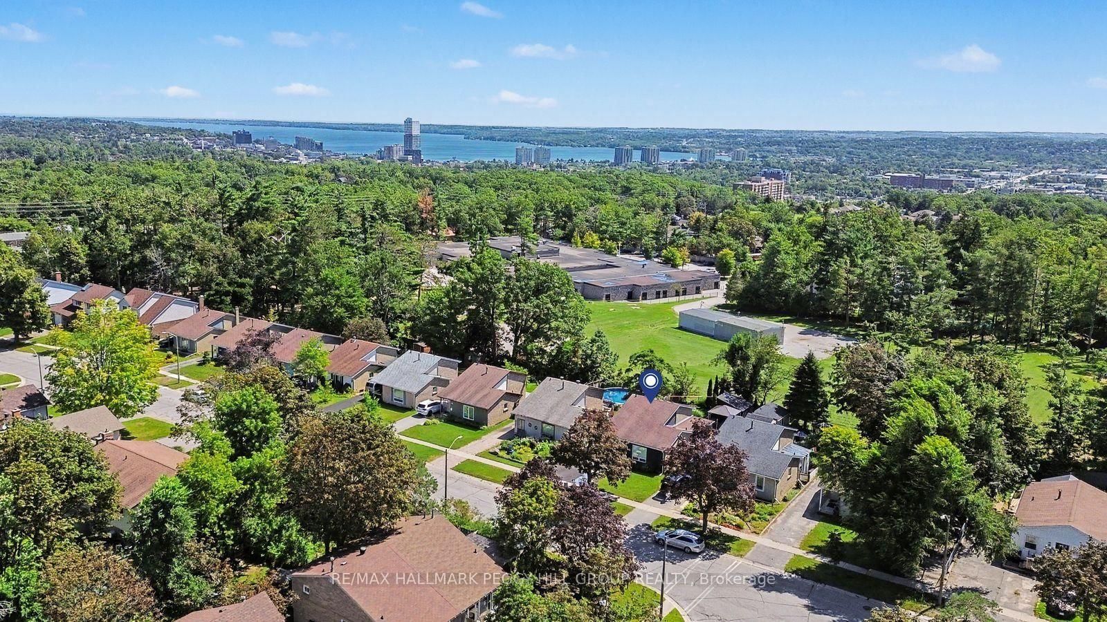 29 Shelley Lane • Barrie, ON photo 3