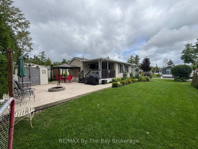 8 Kenora Trail • Wasaga Beach, ON photo 5
