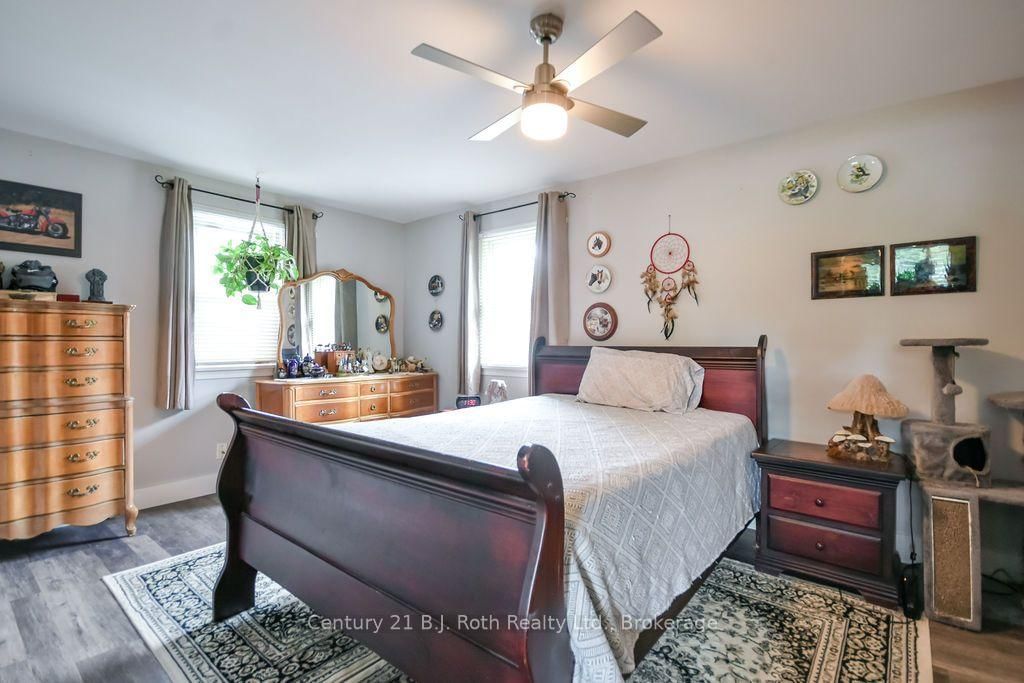 976 Yonge Street • Midland, ON photo 11