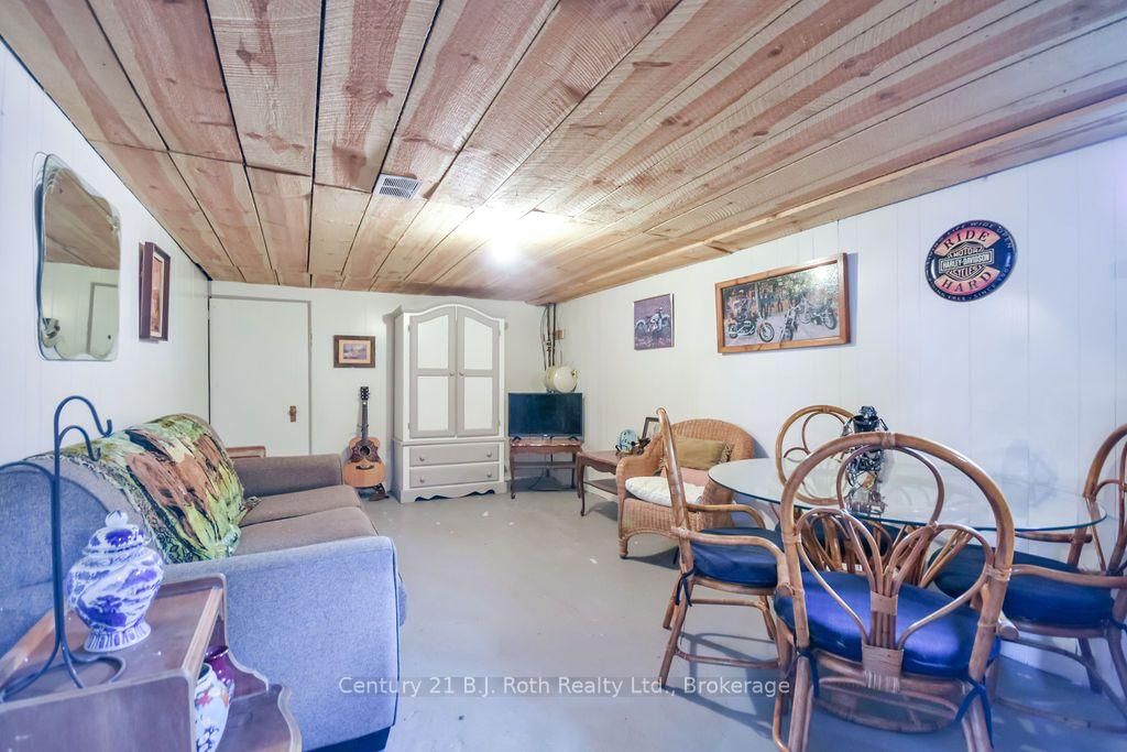 976 Yonge Street • Midland, ON photo 19