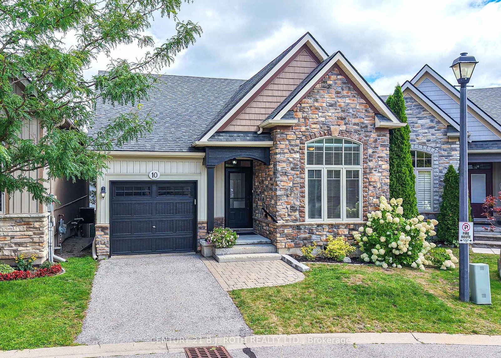 10 Canterbury Circle • Orillia, ON photo 1