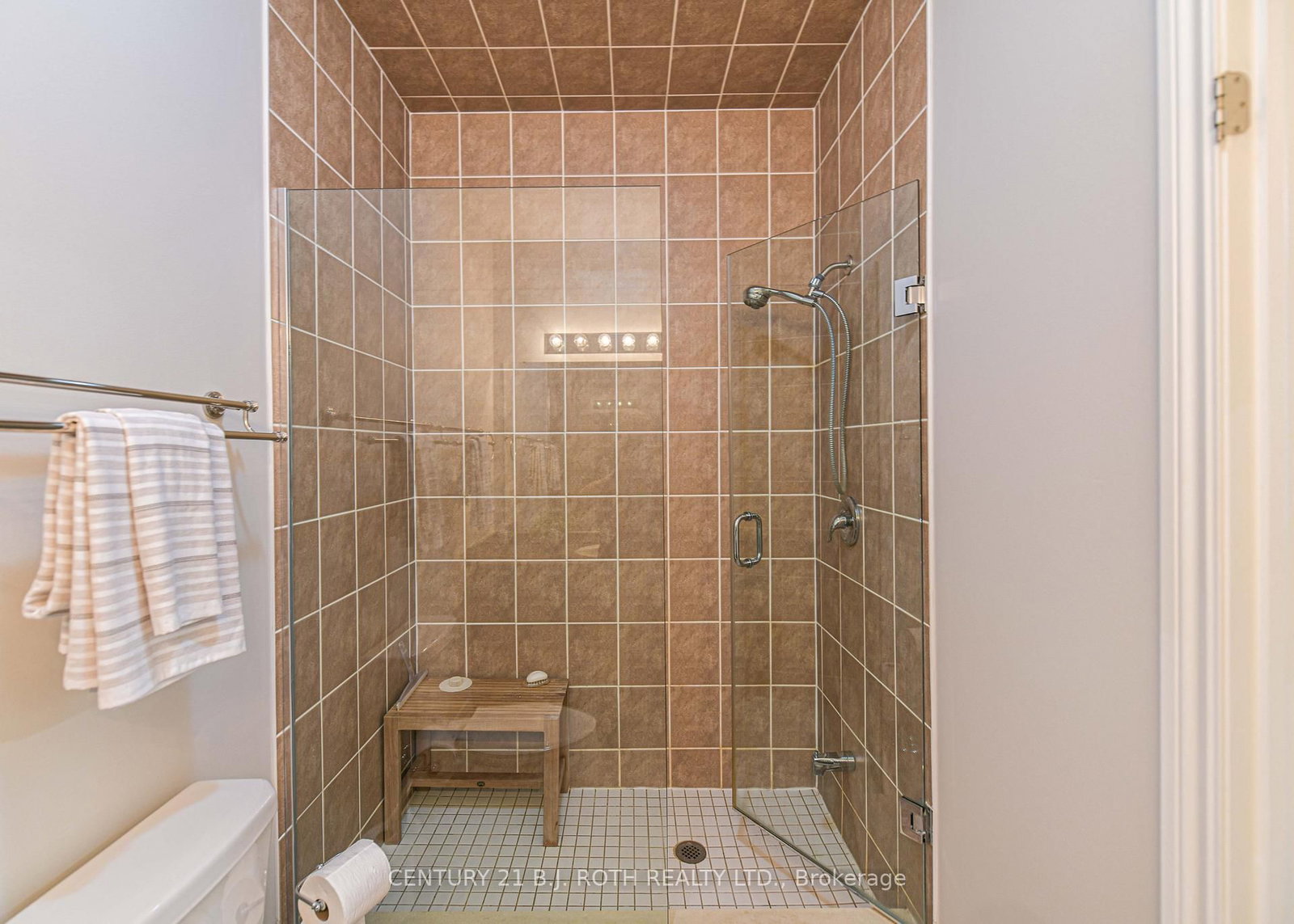 10 Canterbury Circle • Orillia, ON photo 20