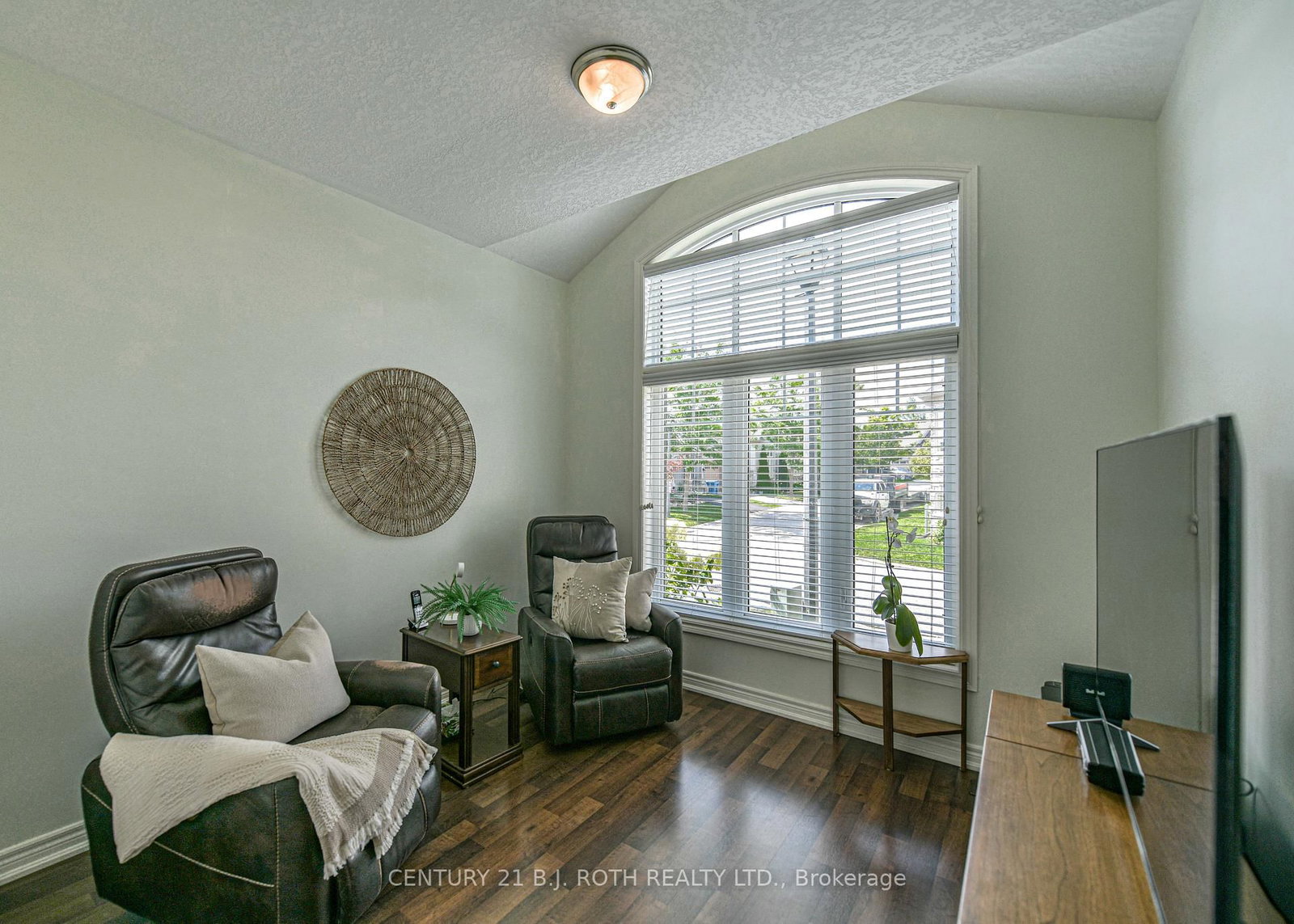 10 Canterbury Circle • Orillia, ON photo 21