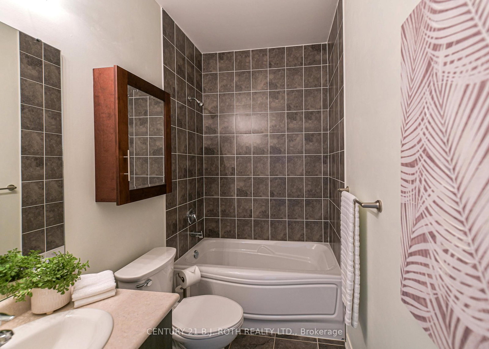10 Canterbury Circle • Orillia, ON photo 24