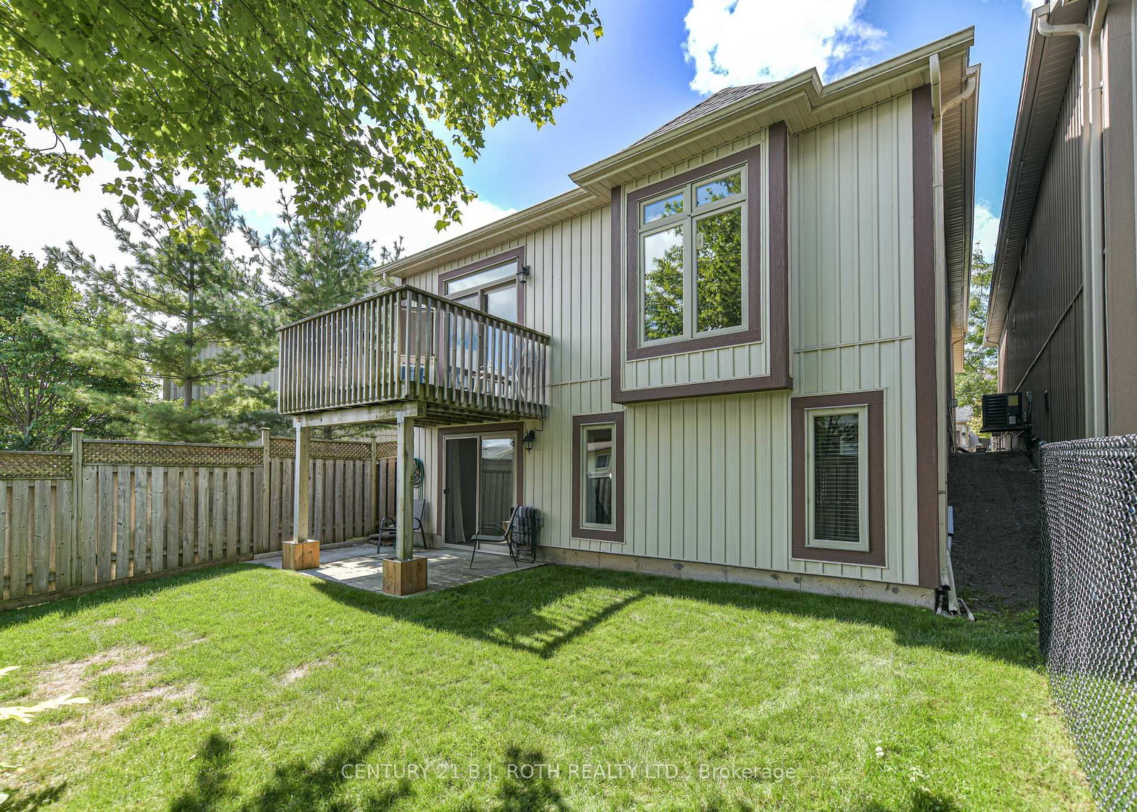 10 Canterbury Circle • Orillia, ON photo 3