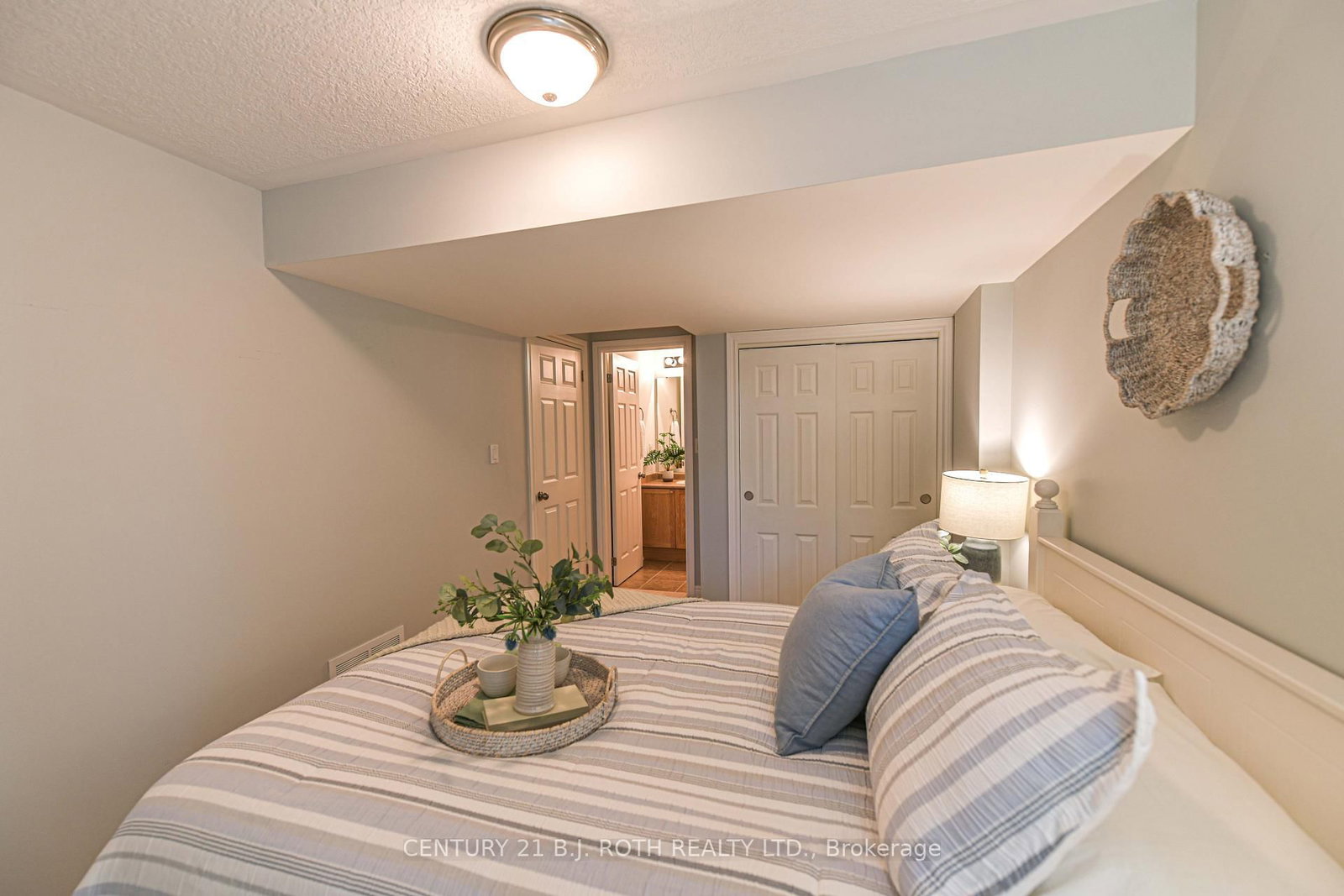 10 Canterbury Circle • Orillia, ON photo 31