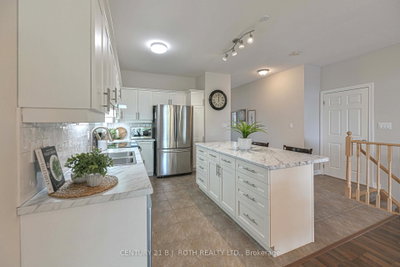 10 Canterbury Circle • Orillia, ON photo 9