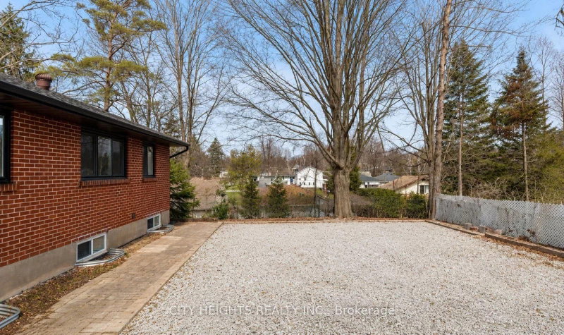 Upper - 99 Wellington Street E