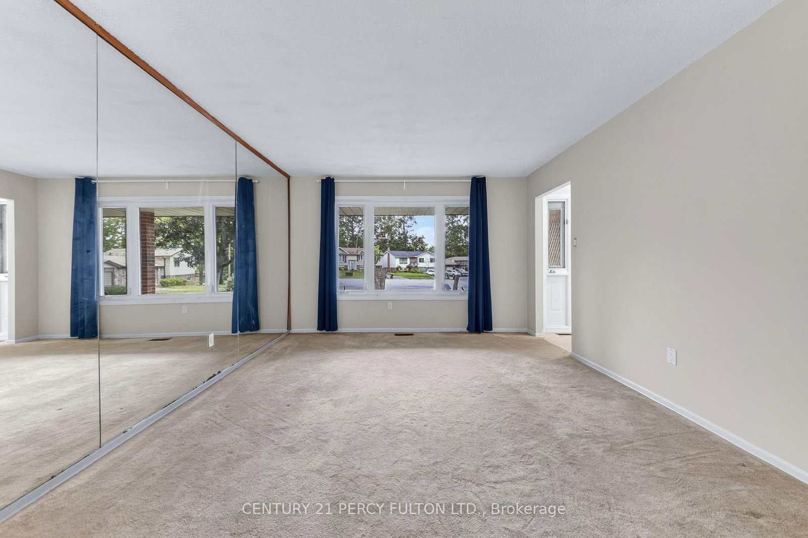 11 Aldergrove Circle • Barrie, ON photo 10