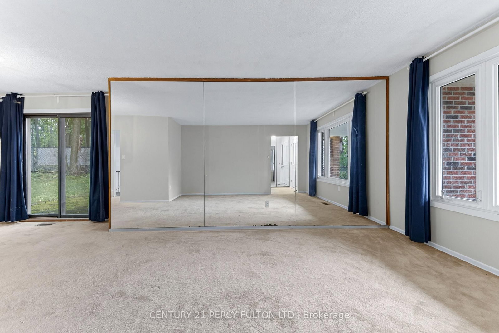11 Aldergrove Circle • Barrie, ON photo 8